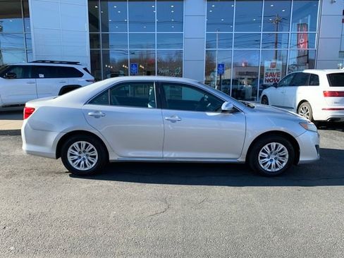 Used 2014 Toyota Camry LE image 2