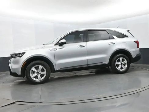 Used 2022 Kia Sorento LX AWD/4WD image 5