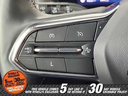 Used 2025 Chevrolet Traverse LT image 31