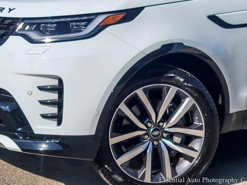 Used 2024 Land Rover Discovery Dynamic SE image 4