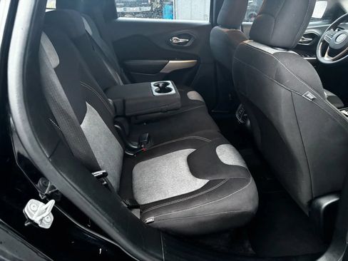 Used 2017 Jeep Cherokee Sport AWD/4WD image 26