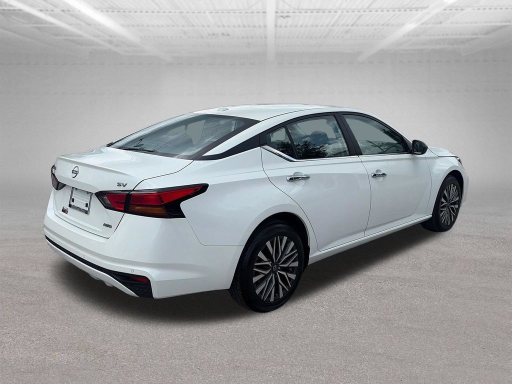 Used 2024 Nissan Altima 2.5 SV AWD/4WD image 6