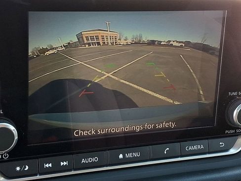 Used 2024 Nissan Rogue S image 17