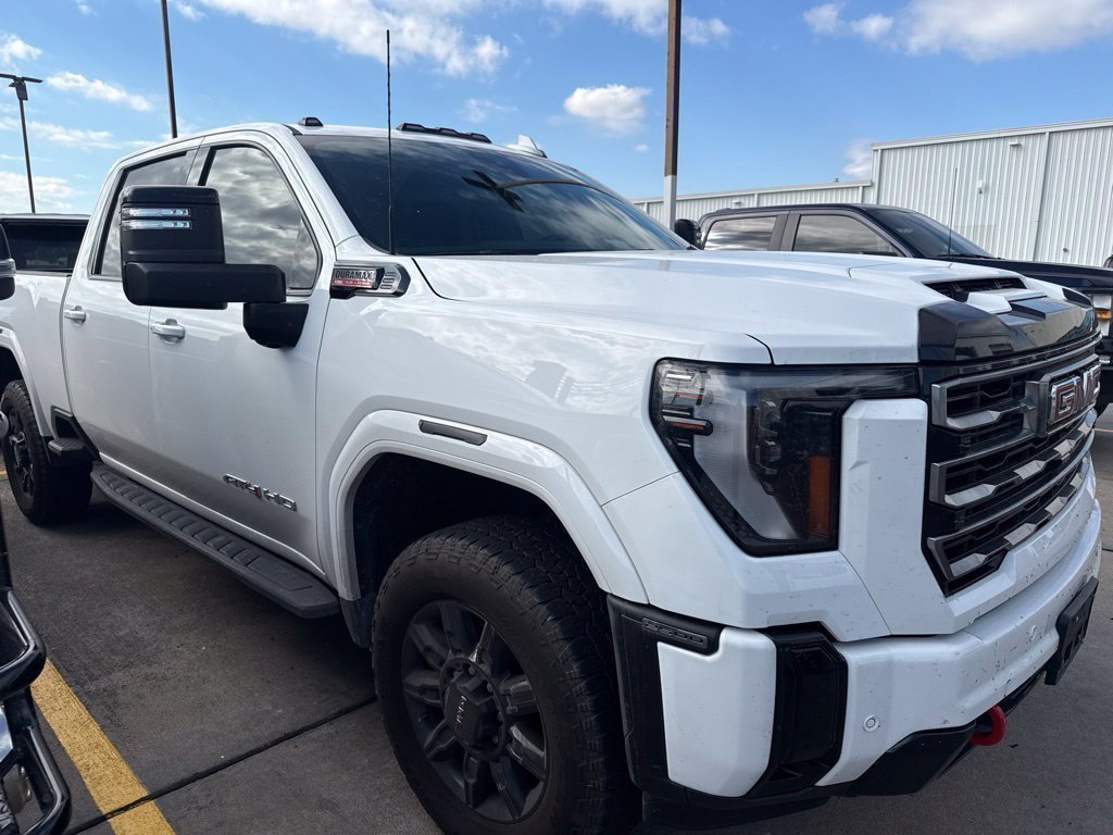 Used 2025 GMC Sierra 2500 AT4 w/ AT4 Premium Plus Package AWD/4WD image 3