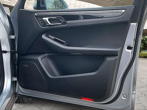 Used 2017 Porsche Macan image 17