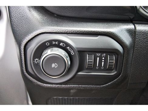 Used 2022 Jeep Wrangler Unlimited Rubicon w/ Xtreme Recon 35" Tire Package AWD/4WD image 22