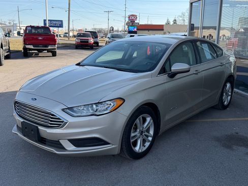 Used 2018 Ford Fusion S image 3