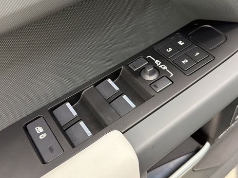 Used 2025 Land Rover Defender 110 S AWD/4WD image 20