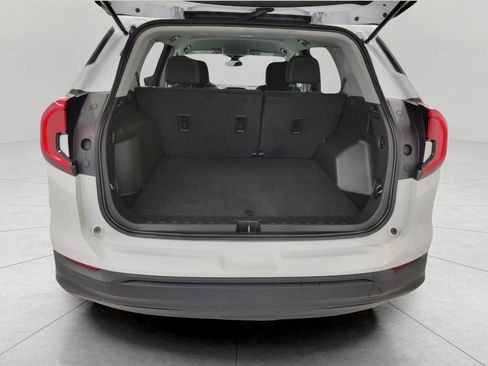 Used 2024 GMC Terrain SLE image 16