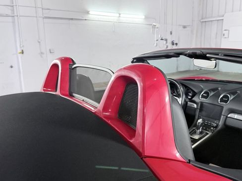Used 2018 Porsche 718 Boxster RWD image 21