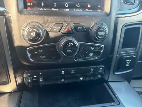 Used 2018 RAM 2500 Big Horn w/ Sport Appearance Group AWD/4WD image 31