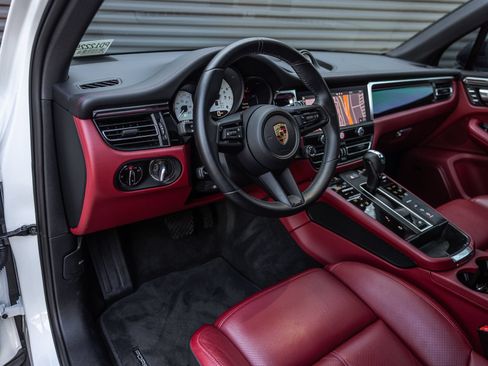 Certified 2024 Porsche Macan Turbo AWD/4WD image 4