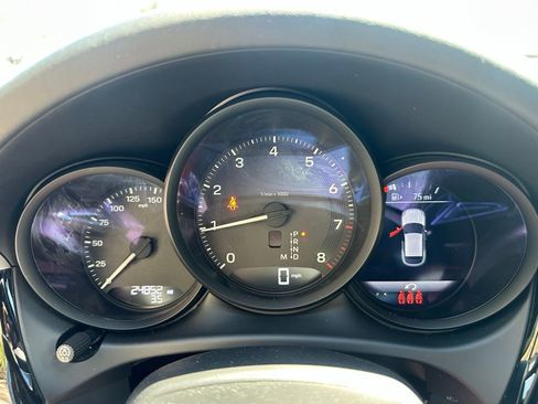 Used 2023 Porsche Macan image 19