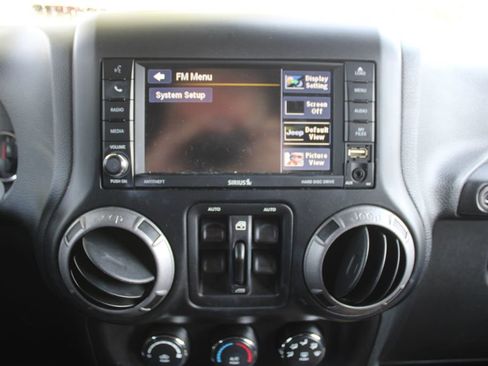 Used 2017 Jeep Wrangler Unlimited Sport image 33