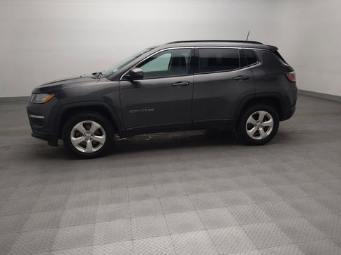 Used 2019 Jeep Compass Latitude w/ Cold Weather Group AWD/4WD image 2