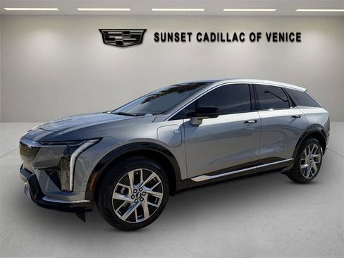 New 2026 Cadillac Optiq Luxury 2 image 7