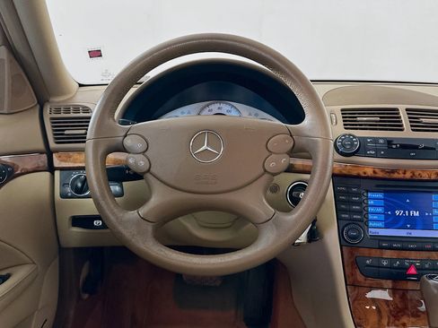 Used 2008 Mercedes-Benz E 350 4MATIC Sedan image 17