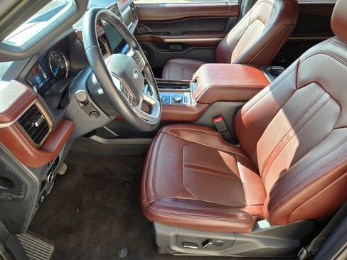 Used 2024 Ford Expedition Limited image 13