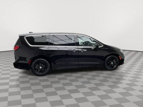 Used 2025 Chrysler Pacifica Select FWD image 39