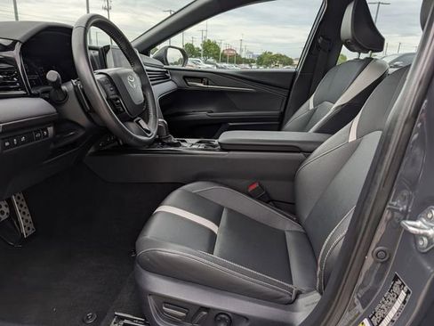 Used 2025 Toyota Camry SE FWD image 26