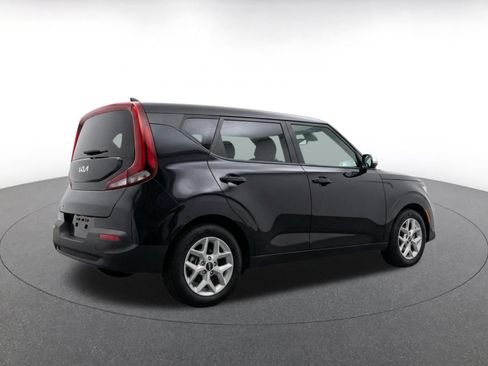 Used 2025 Kia Soul LX w/ LX Technology Package FWD image 9