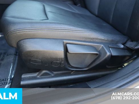 Used 2018 BMW 320i Sedan image 12