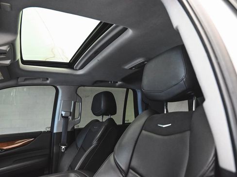 Used 2019 Cadillac Escalade Luxury image 28