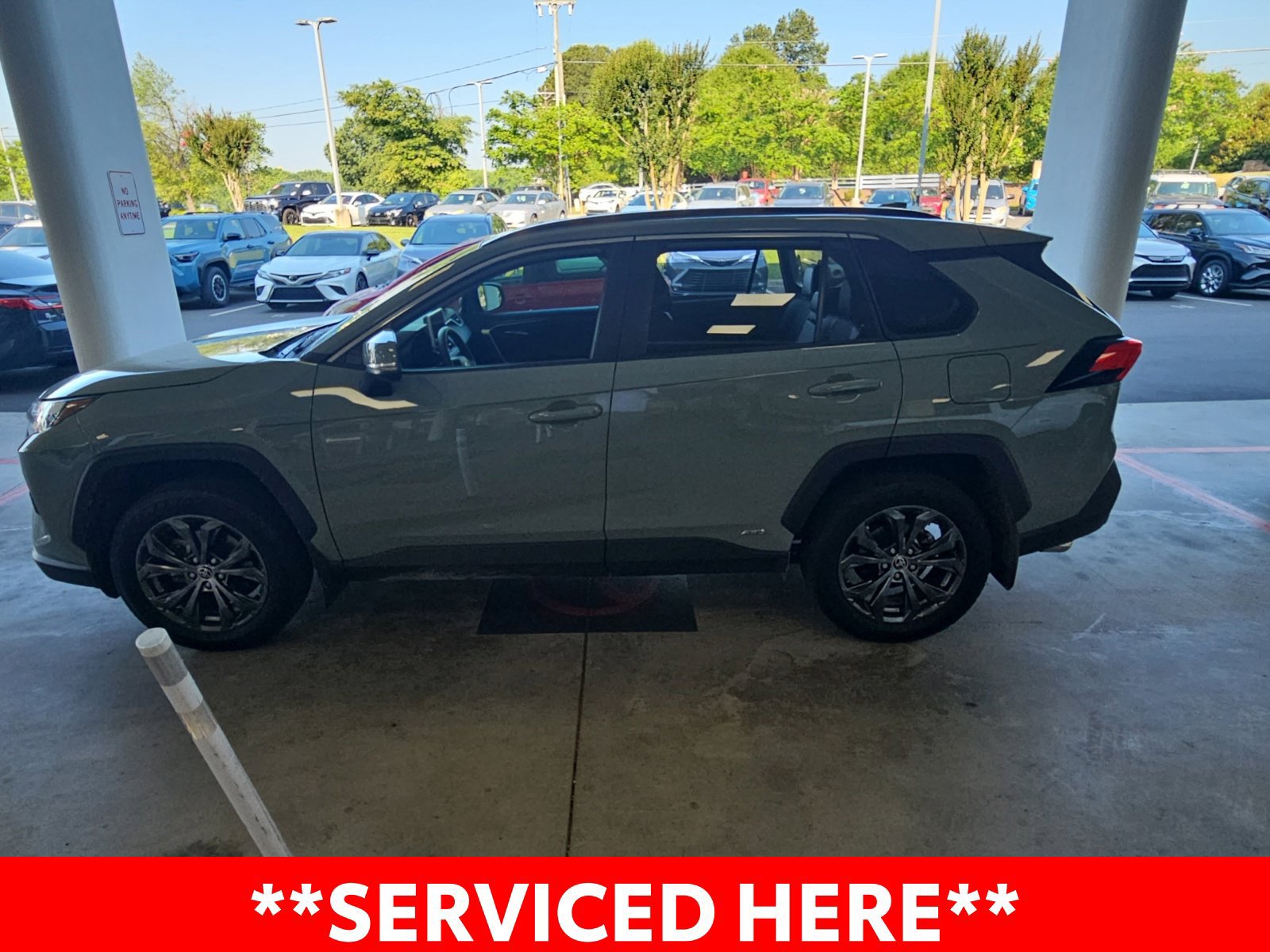 Used 2023 Toyota RAV4 XLE Premium AWD/4WD image 5