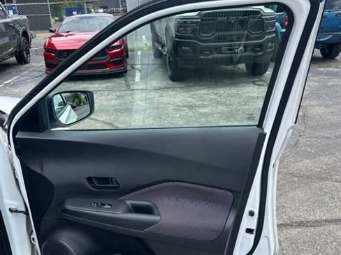 Used 2018 Nissan Kicks S FWD image 19