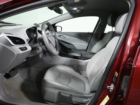 Used 2017 Chevrolet Volt LT w/ Comfort Package FWD image 3