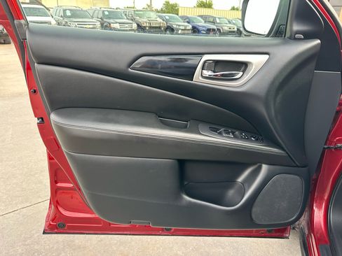 Used 2019 Nissan Pathfinder SV image 37