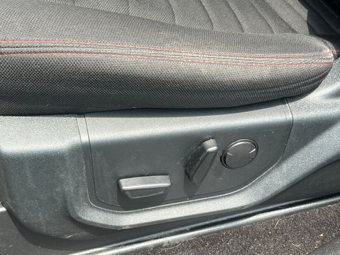 Used 2019 Ford F150 XLT w/ Equipment Group 302A Luxury AWD/4WD image 10