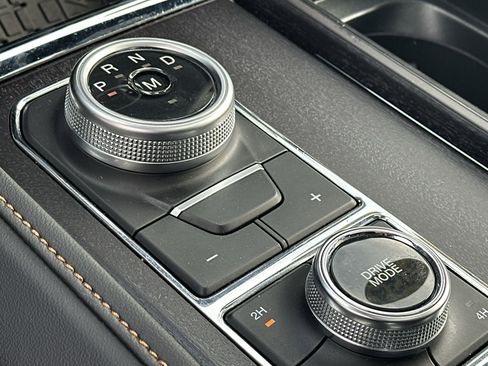 Used 2024 Ford Expedition Platinum image 20