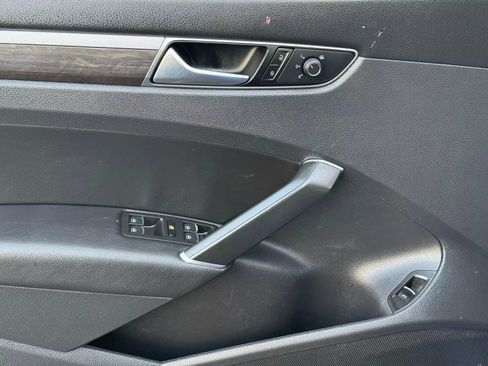 Used 2017 Volkswagen Passat 1.8T SE image 22