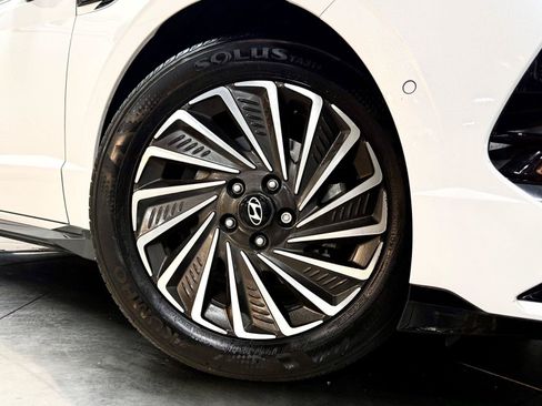 Used 2025 Hyundai Sonata Limited FWD image 11