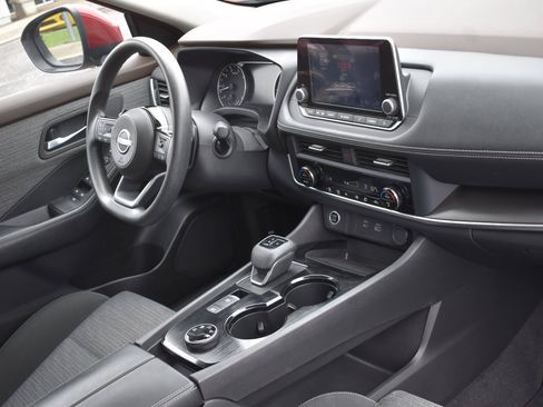 Used 2023 Nissan Rogue SV AWD/4WD image 12