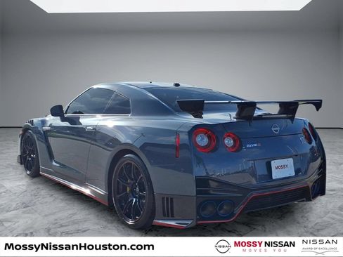 Used 2021 Nissan GT-R NISMO AWD/4WD image 2