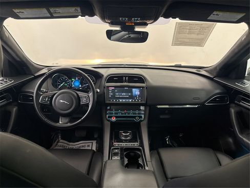 Used 2020 Jaguar F-PACE Premium image 24