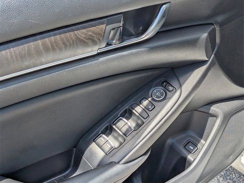 Used 2020 Honda Accord EX image 16