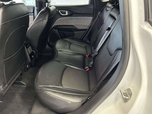Used 2024 Jeep Compass Latitude AWD/4WD image 14