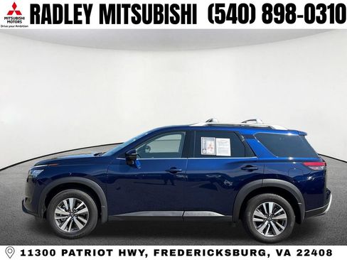Used 2023 Nissan Pathfinder SL AWD/4WD image 17