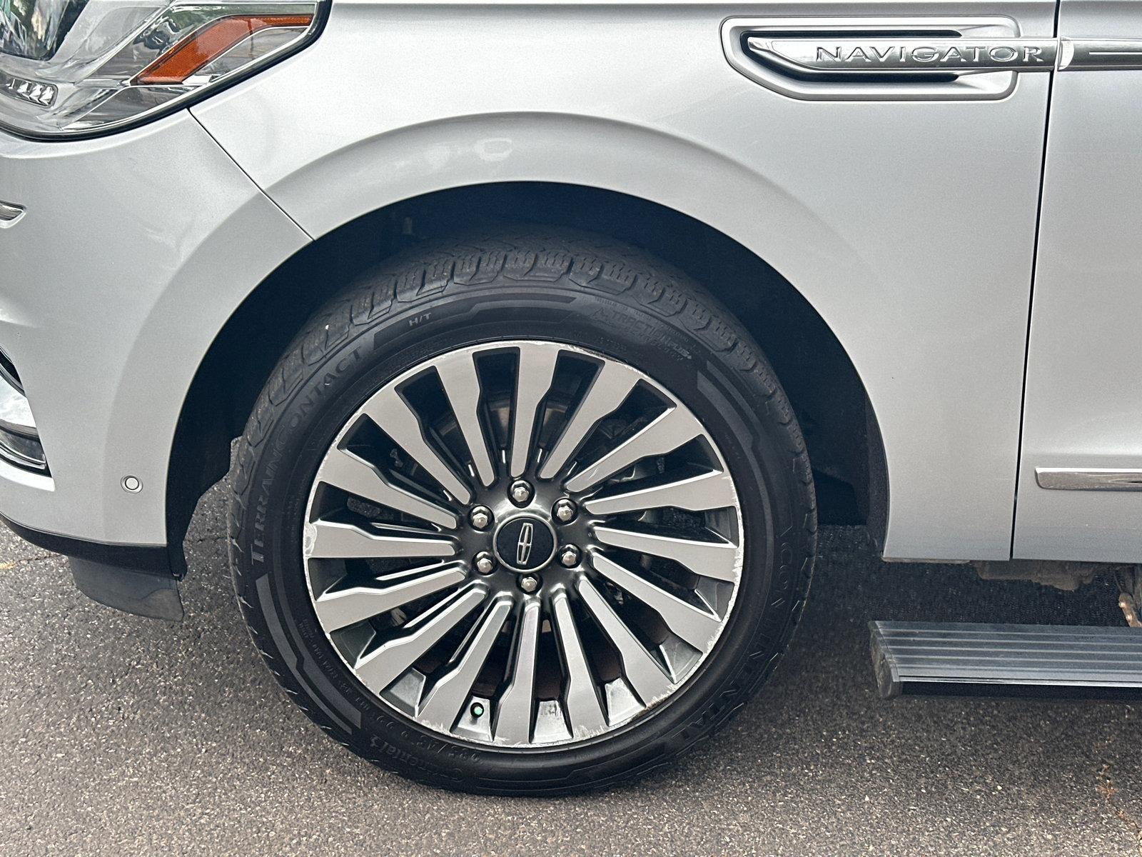 Used 2019 Lincoln Navigator Reserve AWD/4WD image 13