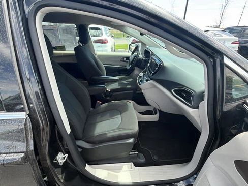 Used 2023 Chrysler Voyager LX FWD image 24