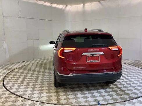 Used 2023 GMC Terrain SLT image 7