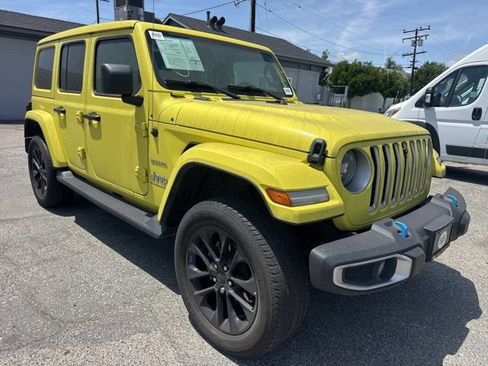 Used 2023 Jeep Wrangler Unlimited Sahara w/ Cold Weather Group AWD/4WD image 3