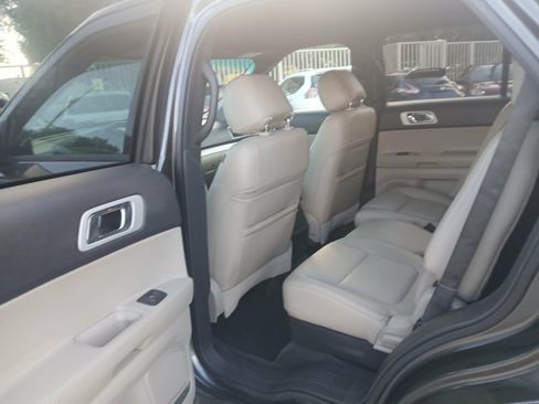 Used 2015 Ford Explorer XLT w/ Equipment Group 202A FWD image 11