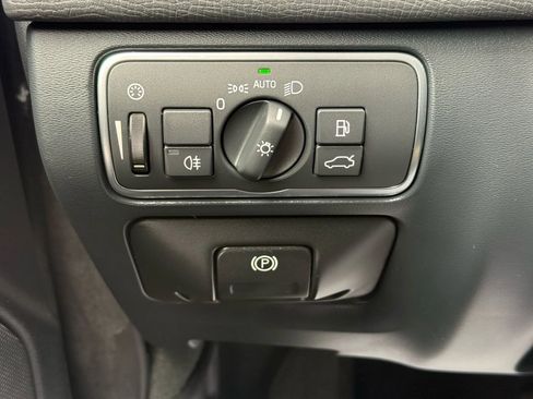 Used 2016 Volvo XC60 T6 Platinum w/ Climate Package image 38