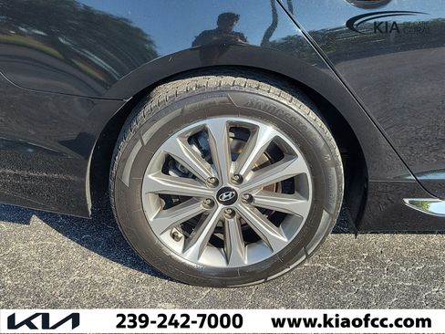 Used 2016 Hyundai Sonata Limited w/ Option Group 04 FWD image 9
