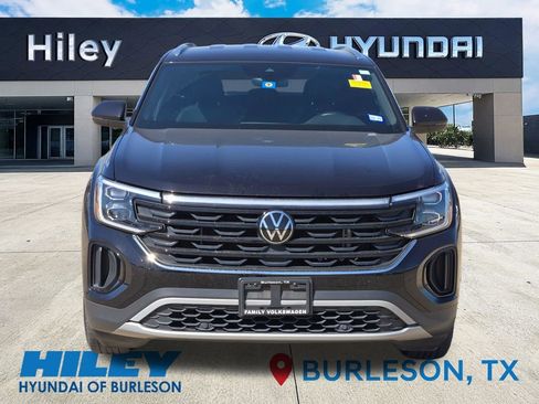 Used 2024 Volkswagen Atlas Cross Sport SE image 6