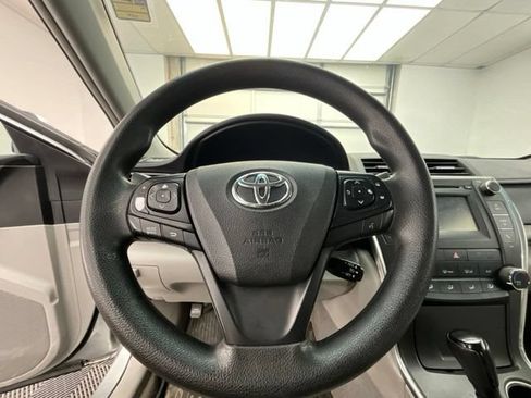 Used 2017 Toyota Camry LE FWD image 4
